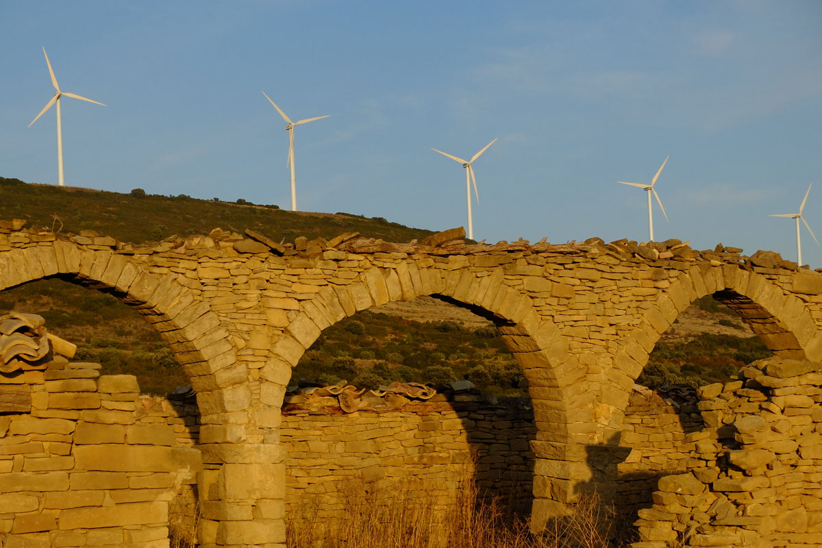 Pamplona-Castillos-del-Reyno-bike-route-Arcos-y-molinos